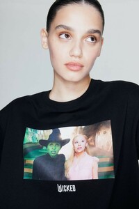 Wicked ウィキッド コラボ Tシャツ H＆M エイチアンドエム アリアナ・グランデ グリンダ エルファバ オズの魔法使い OZ 黒Tシャツ