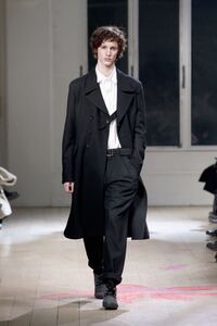 激レア　名作　ヨウジヤマモト　プールオム　yohji yamamoto pour homme 2011AW カラス　鴉抜染同形　チェスターコート　サイズ3 ブラック