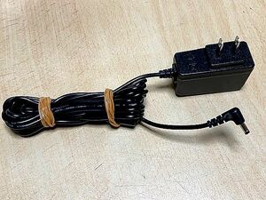 送料185円～　完動品　美品　ACアダブター　5V-1000mA　フェライトコア付き　