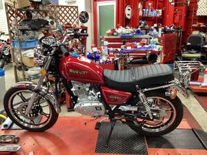 送料込 スズキ GN125H シート 黒黒PP 防水タックロール カスタムシート 検 SUZUKI GN125-2F GN125 タックロール ローシート フラットシート