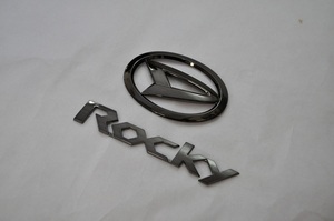 カラー　エンブレム　送料無料　Ａ２００/２１０Ｓ　ＲＯＣＫＹ　ロッキー　リア２点セット　ブラック　純正　メッキ