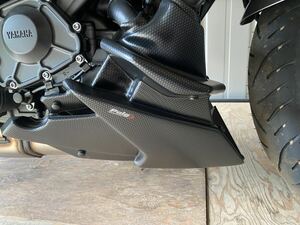 Puig 20646C ENGINE SPOILER CARBON PRINT YAMAHA MT-09/SP/TRACER 9/TRACER 9 GT (21-23) プーチ アンダーカウル　売切