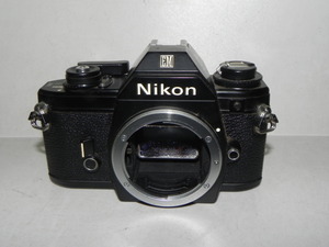 Nikon EM カメラ