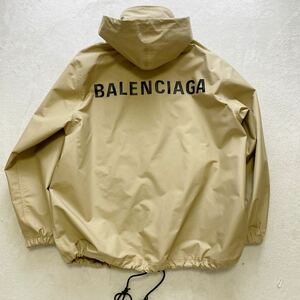 【極美品・フード収納可】 BALENCIAGA バレンシアガ ナイロンジャケット バックロゴ ベージュ オーバーサイズ メンズL相当 ハイネック