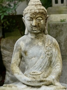 風雨に晒された薬師如来様h31cm 仏像　釈迦如来　阿弥陀如来　1030