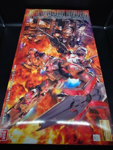 【ガンプラ未組立品】MG 1/100 ユニコーンガンダム HDカラー＋MS CAGE 機動戦士ガンダムUC【赤バンダイ】