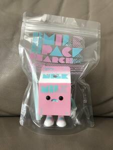 新品未開封品　MUUKTOY ジュースボックスボーイ ミルクパック ピーチミルク　ソフビ製フィギュア