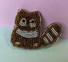 ハンドメイド　ブローチ　ピンバッジ　ビーズ刺繍　たぬき　小物　アクセサリー