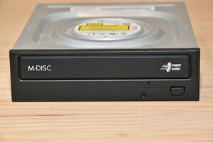 GH24NSD1 Hitachi-LG 内蔵DVDスーパーマルチドライブ Serial-ATA(SATA)接続 5インチベイ ブレーレイ未対応 DVD書込みOK 動作品