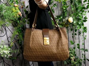 ●超美品●FENDI フェンディ●ズッキーノ●FFロゴ●PVC カーフ レザー 本革●トート バッグ●ブラウン●G金具●肩掛け●A4 収納●Js48049