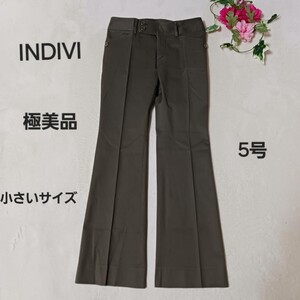 インディヴィ　INDIVI　センタープレスパンツ　ストレートパンツ　ストレッチXS(SS)・インディヴィ・ パンツ カーキ