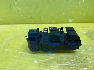 (42523) ホンダ　フィット　GK3 右パワーウインドウスイッチ　35750-T5A-J013-M1 　送料は1380円(北海道/沖縄県はお問い合わせください)