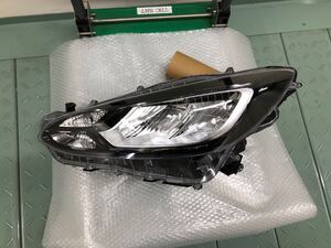 レンズ 美品 MXPK10 MXPK15 アクア 純正 LED ヘッドライト 左 助手席側 KOITO 52-335 「X4」