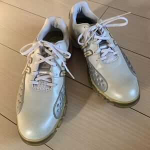 ★ adidas ゴルフシューズ★ 737429 24㎝★練習用に如何でしょう。