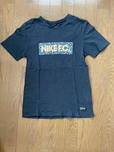 NIKE ロゴTシャツ