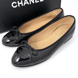 美品 シャネル バレリーナ 37 パンプス フラットシューズ ココマーク リボン CHANEL バレエシューズ ラムレザー エナメル 黒 ブラック