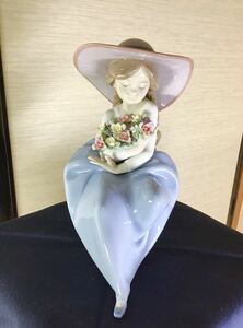 リヤドロ　花の香りに包まれて　　置物　フィギュリン　陶器人形　LLADRO