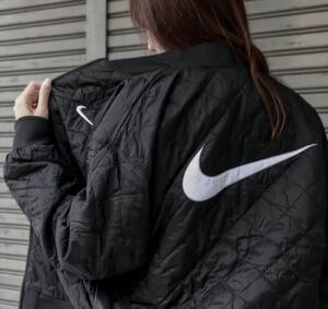 M 新品 NIKE リバーシブル VRSTY BMBR JKT アウター　ウィメンズ　 バーシティ　サテン ボンバージャケット　 MA_1 キルティング キルト 黒