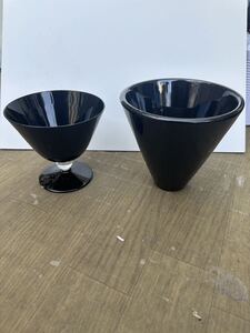 ガラス製花器&陶器花器　黒の２点売り