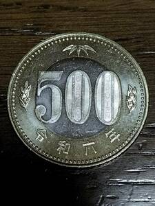 令和6年　500円　硬貨　流通品　【同梱可】　【送料63円】　 008