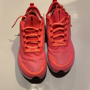 新品未使用　NIKE WMNS ZOOM FRY4 24センチ