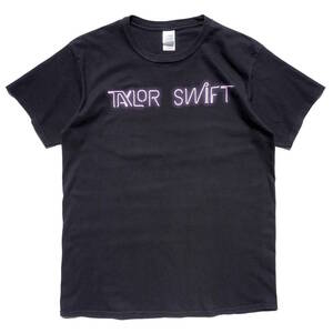 2010s GILDAN テイラー・スウィフト THE 1989 WORLD TOUR ツアーTシャツ L 黒 TAYLOR SWIFT ミュージシャン USA アメリカ 海外 古着