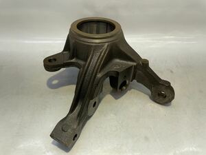 ランチア　デルタ　Lancia Delta 右ステアリングナックル Right Steering Knuckle 純正新品 82447760 （管理番号B185）