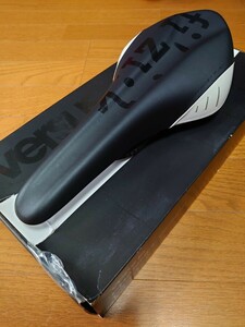 FIZIK ARIONE VERSUS カーボンレールサドル