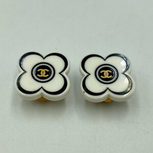 CHANEL 02P イヤリング ＜アクセサリー＞クローバーモチーフ 花 ココマーク 白黒 レディース アクセサリー ヴィンテージ ブランド