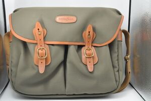 Billingham Hadley Large FiberNyte ショルダーバッグ (セージ、チョコレートレザートリム)