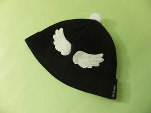 ◎☆COMME CA ISM コムサイズム ポンポン付帽子 帽子 ベビー サイズ42～44 黒色 綿100％ 羽付き帽子 子ども 出産準備