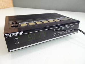 東芝クロックラジオ　RC-810F　FM/AMラジオ確認済み　デジタル時計　アラーム時計　中古