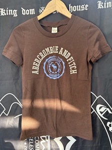 新品　Abercrombie&Fitch アバクロ Tシャツ　半袖　Ｓ　管理番号[127]