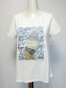 ★WEEKEND MaxMara マックスマーラ　白で胸に女性を描いた四角い布帛が付いた半袖Tシャツ ★