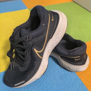 Nike ランニングシューズ ナイキ ウィメンス ズームX INVINCIB サイズ7 黒 NIKE ズームX インヴィンシブル ランニング シューズ 24cm