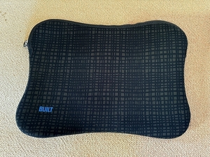 ☆★BUILT(ビルト) 17/15.6インチ Neoprene Laptop Zippered スリーブ (Graphite Grid)ジャンク品★☆