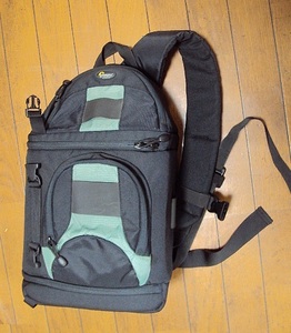 お買い得♪♪Lowepro ワンショルダーバッグ♪ スリングバック Used 