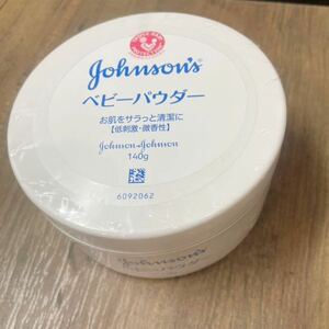 新品　ジョンソン&ジョンソン ベビーパウダー プラスチック容器 140g 制汗剤　デオドラント　参考販売価格2349円