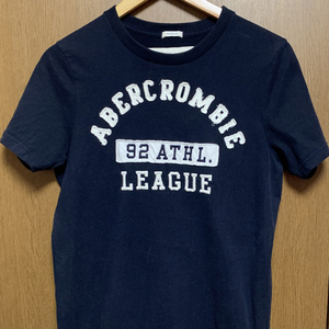 M Abercrombie&Fitch｜アバクロンビー&フィッチ 半袖Tシャツ ネイビー