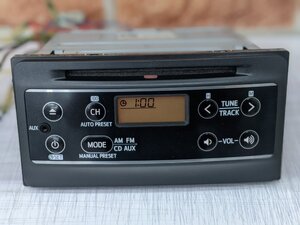 ダイハツ　８６１８０ーB２７５０　AM、FM、CDデッキ　　中古品