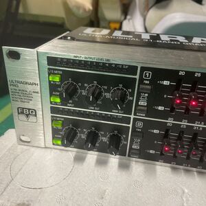 BEHRINGER　FBQ3102 (1)グラフィックイコライザー ★中古★