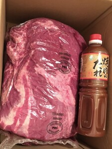 \(^O^)特売品！牛肩ロース(チャックロール)と焼肉のタレのセットで８kgをチャレンジ価格！