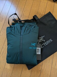 100％正規品　新品未使用品　ARCTERYX アークテリクス アトム LT フーディ メンズ 　カラーピアテス(深緑)　サイズS 日本人サイズM