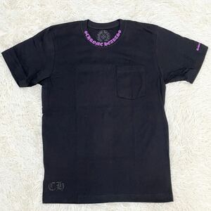 CHROME HEARTS【新品 未使用】クロムハーツ Tシャツ 半袖 黒 ネックロゴ 希少 ショートスリーブ ポケット スクロールラベル 2024SS 新作