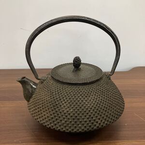 鉄瓶 鉄器 銅蓋 在銘 銘印 茶道具 煎茶道具 霰模様 アンティーク 金属工芸 湯沸 古美術 古民具 骨董 時代物 茶器 検） 南部鉄器