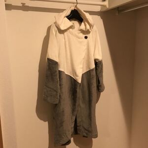 【長期保管品】★ ACTUS フーディーガウン GR/WH　　M-L 154〜162