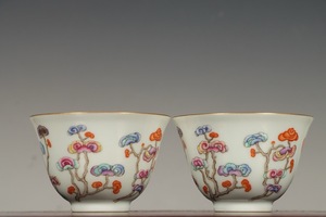 【瓷器 杯 茶道具】粉彩 瓷器大清雍正年制 靈芝 杯重さ121g