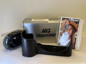 ★極上美品★ Mega Gear レザーカメラハーフケース NIKON ニコン Coolpix P1000対応 ★外箱、ストラップ、取扱説明書付き★ #0826-3