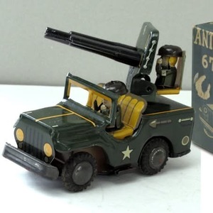 ＜ 当時物　対空ジープANTI-AIRCRAFT JEEP　三橋製ブリキ　全長１１ｃｍ ＞