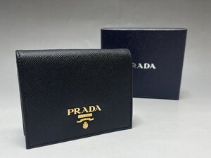 新品 定価106,700円 PRADA サフィアーノ 二つ折り財布 ブラック 1MV204 コンパクトウォレット 小銭入れ有 レディース メンズ 質セブン